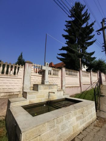 Izvor din Comuna Vulturești, județul Argeș Izvor din Comuna Vulturești, județul Argeș